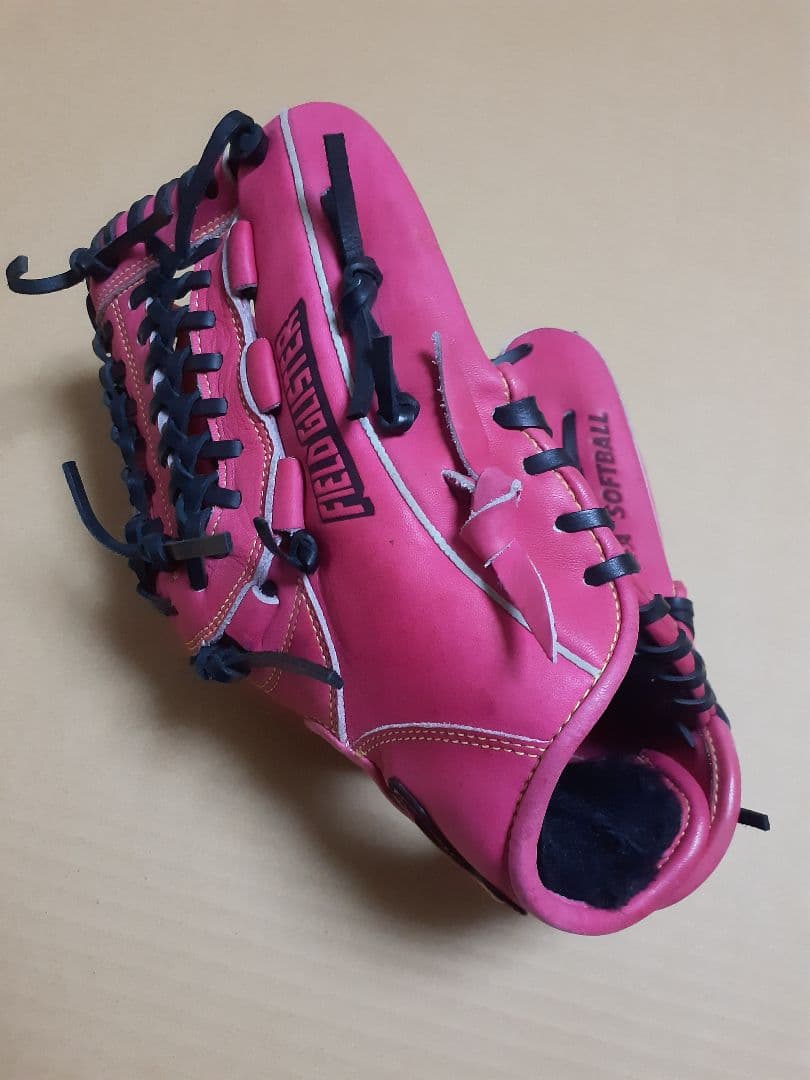即戦力MIZUNO限定色ピンク、ソフトボール用グローブ希少色