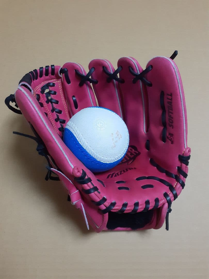 即戦力MIZUNO限定色ピンク、ソフトボール用グローブ希少色