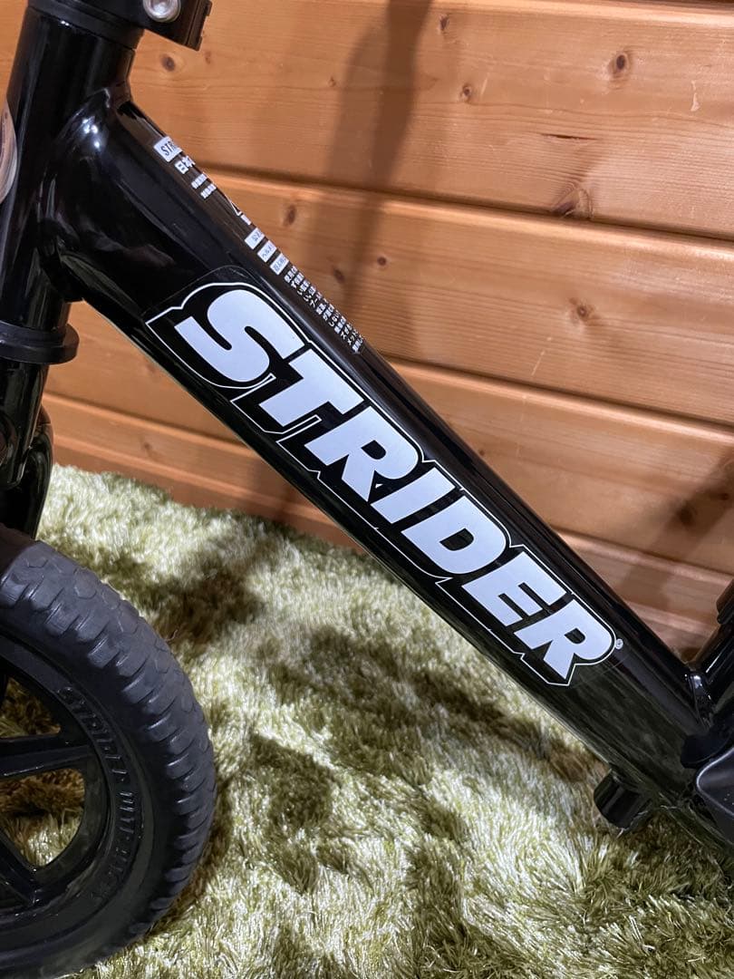 美品　ストライダー　スポーツ　日本正規品　ブラック　　キックバイク