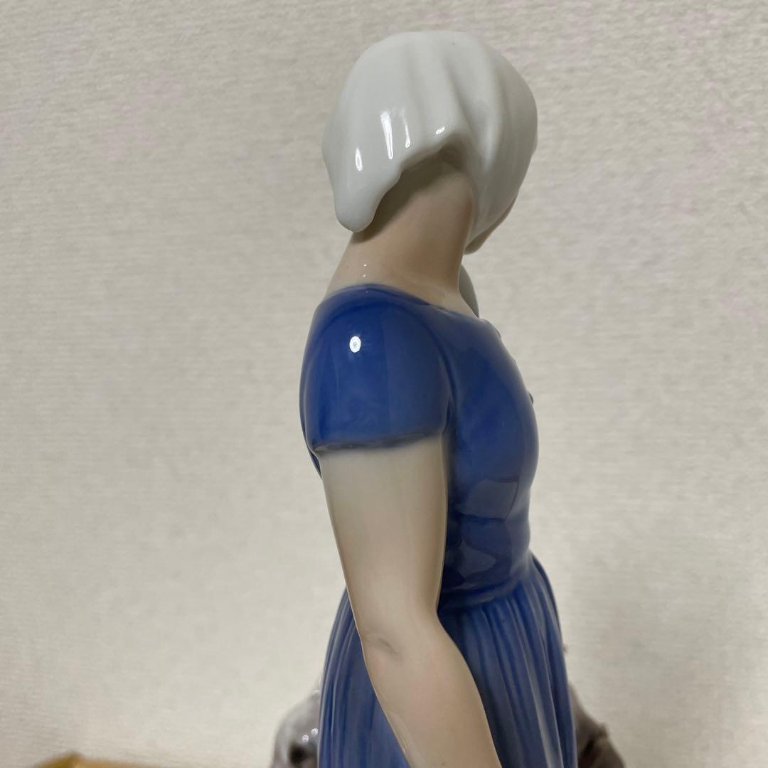 ・羊飼いの女性と３頭の羊・高さ２７cm・Ｂ＆Ｇ．・