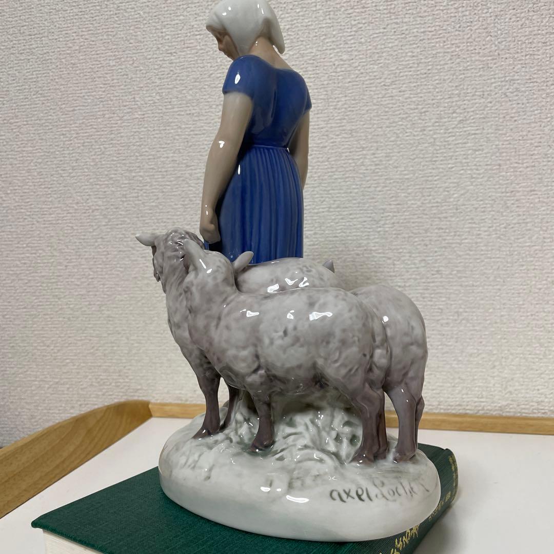 ・羊飼いの女性と３頭の羊・高さ２７cm・Ｂ＆Ｇ．・