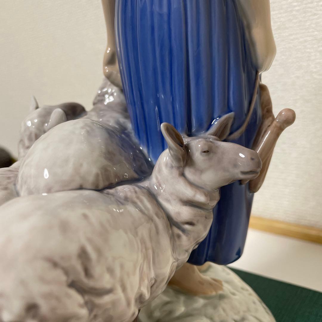 ・羊飼いの女性と３頭の羊・高さ２７cm・Ｂ＆Ｇ．・