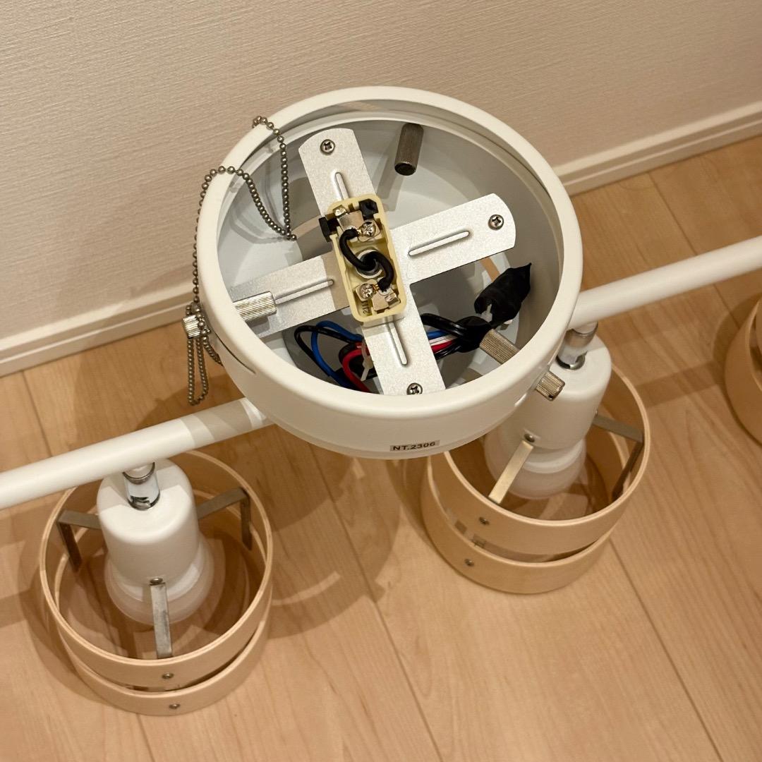 【送料込み・電球付き】【美品】モダン4灯シーリングライトホワイトナチュラルニトリ
