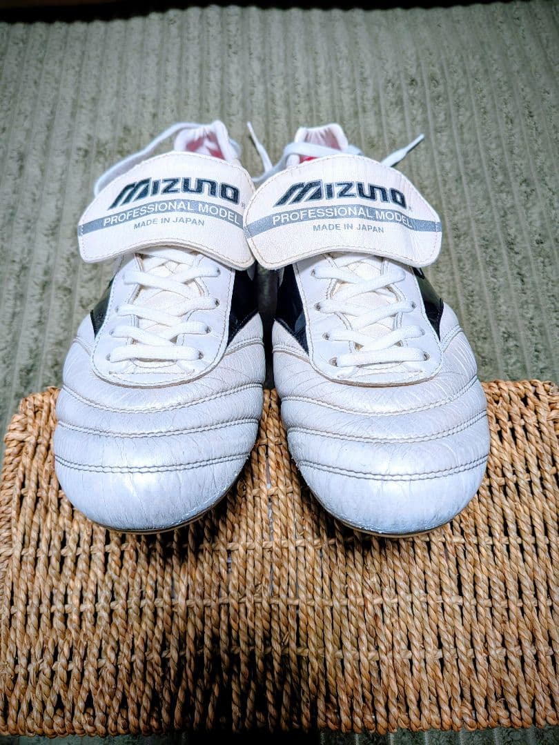 MIZUNOモレリア25周年記念モデル　27㎝