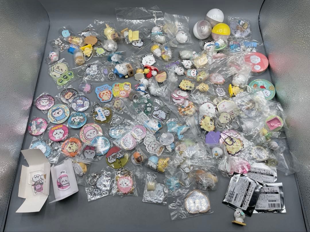 ちいかわ グッズ まとめ 80サイズダンボール分 アクリル 缶バッジ など