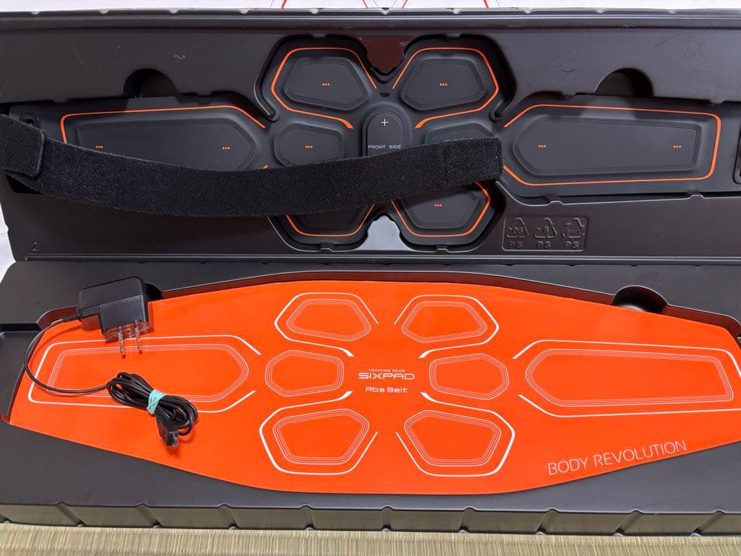 アブズベルト 新品パッド付　Abs Belt SIXPADシックスパッド