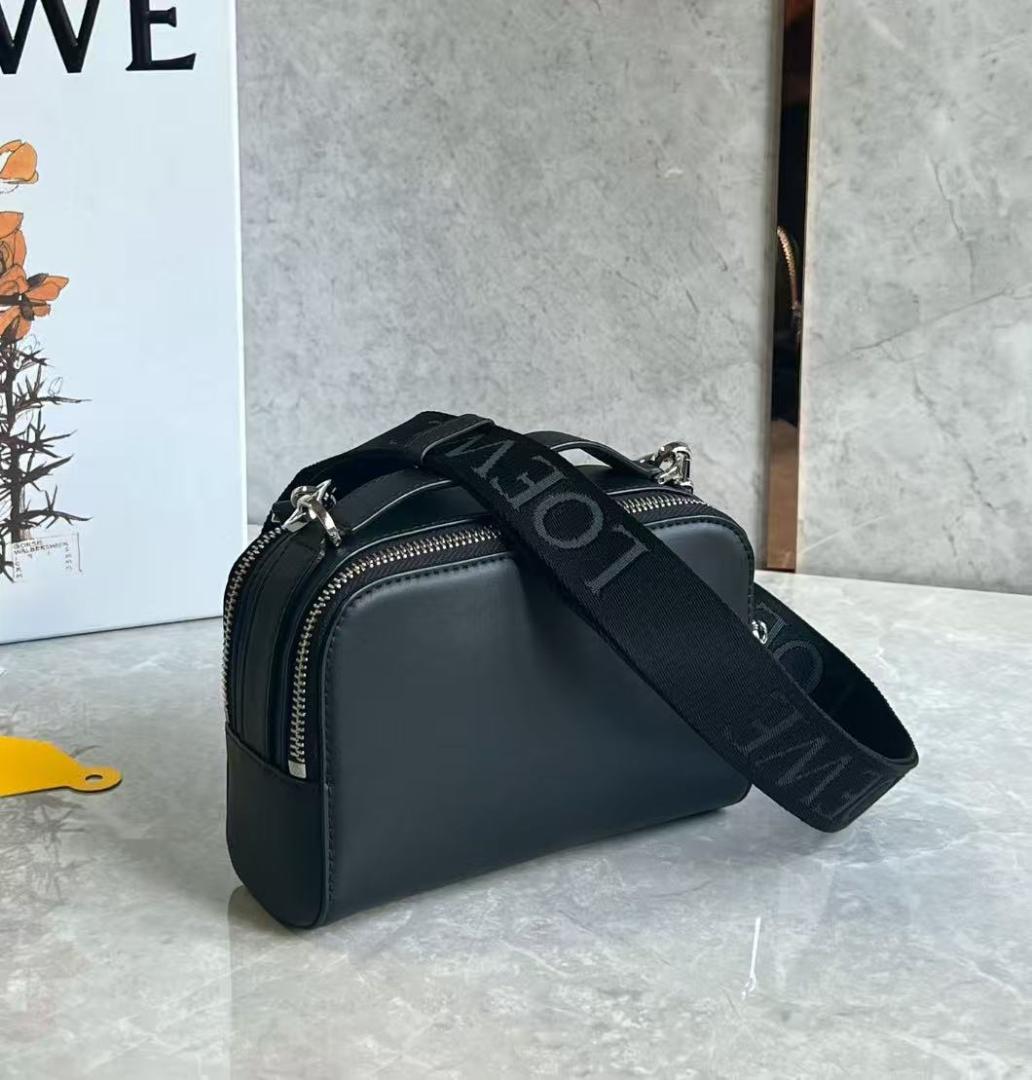 (正規品)ブラック ショルダーバッグ