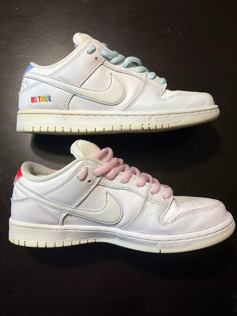NIKE SB ダンクLOW <BE TRUE> ホワイト/ブルー/ピンク