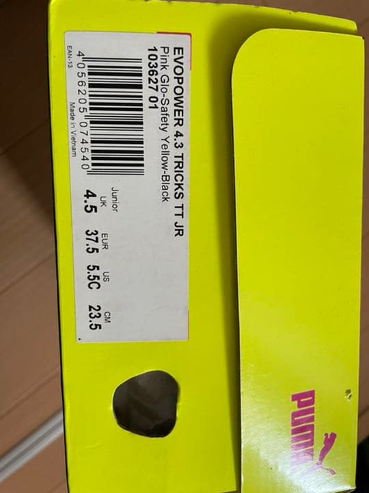フットサルシューズ　　23.5