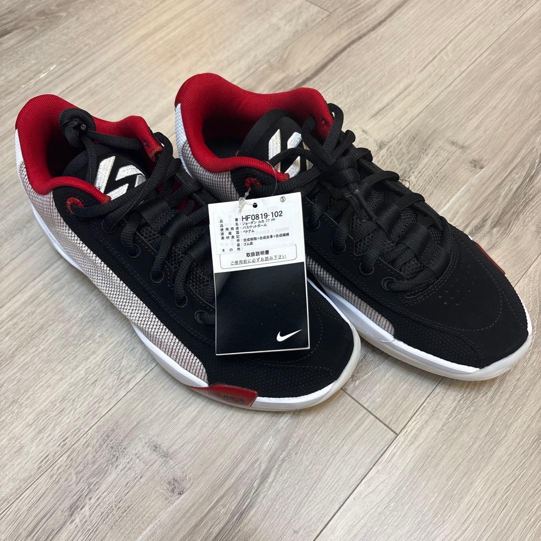Nike バスケットシューズ HP9819-102 ブラック/レッド