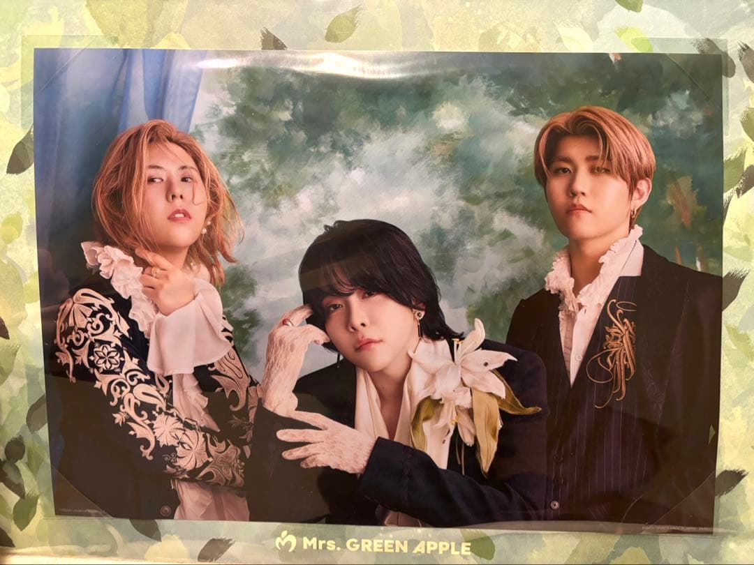 Mrs. GREEN APPLE 一番くじラスト賞ビジュアルボードとフォトシート
