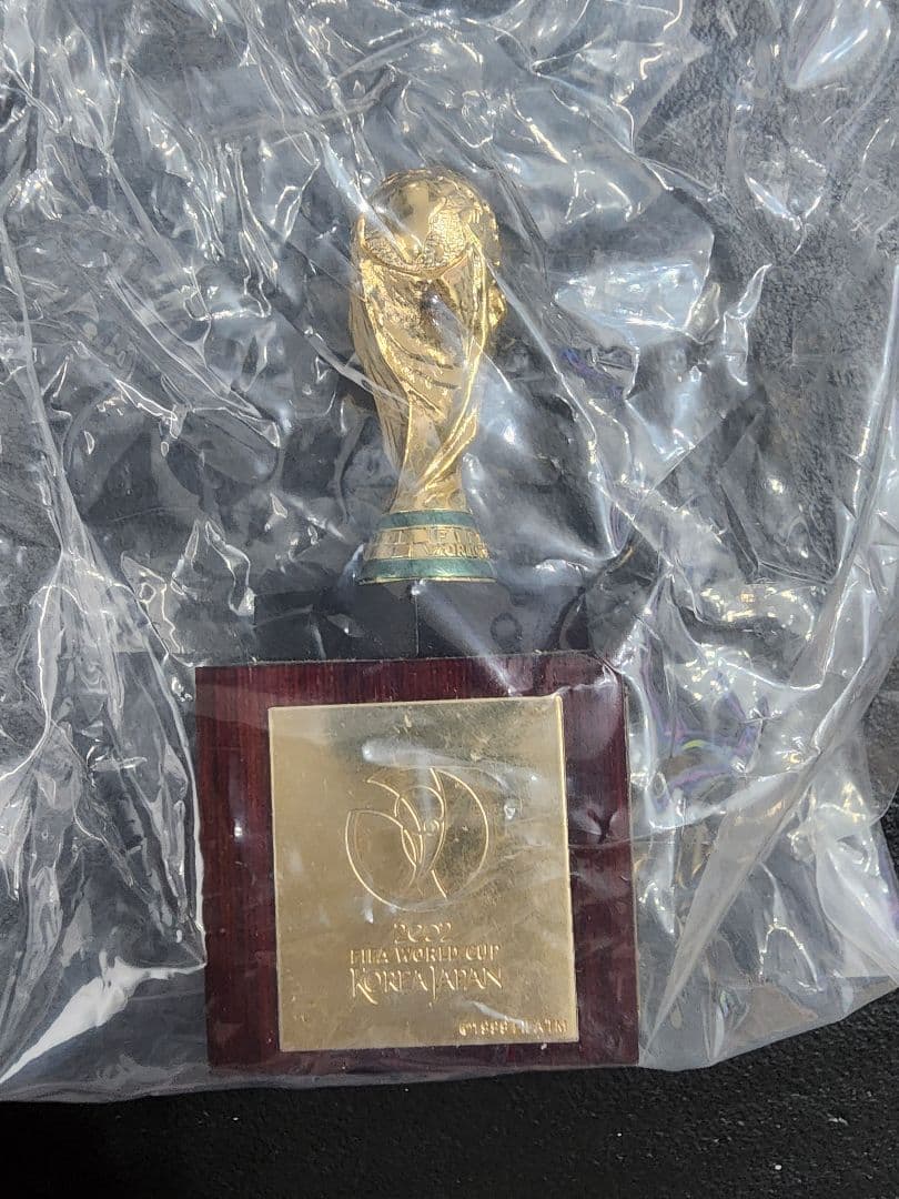 新品未使用　FIFA日韓ワールドカップ 記念 優勝オーナメントトロフィー 8cm