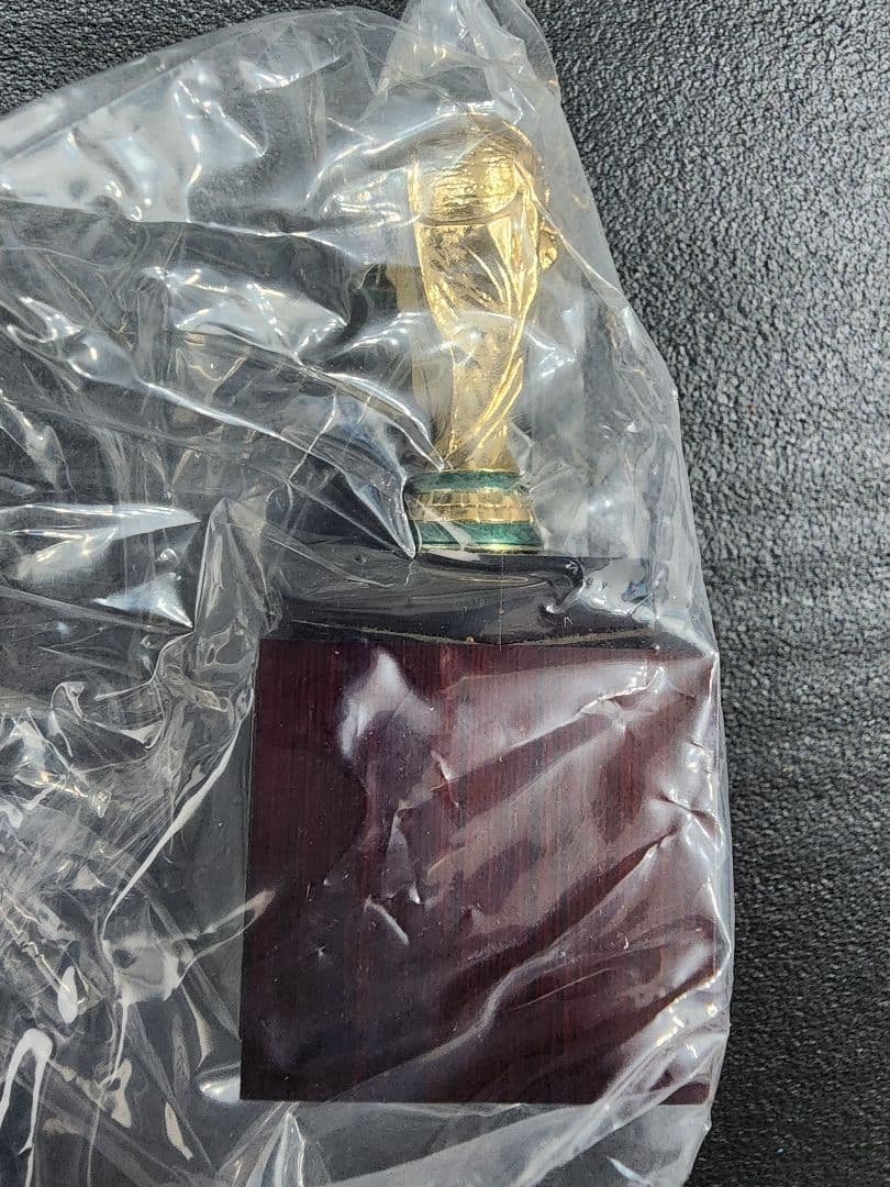 新品未使用　FIFA日韓ワールドカップ 記念 優勝オーナメントトロフィー 8cm