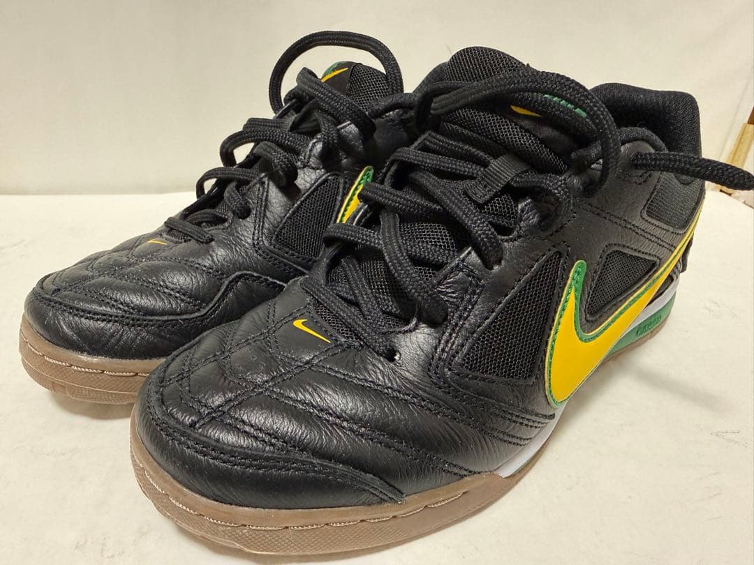美品 Nike NIKE GATO フットサルシューズ 25cm