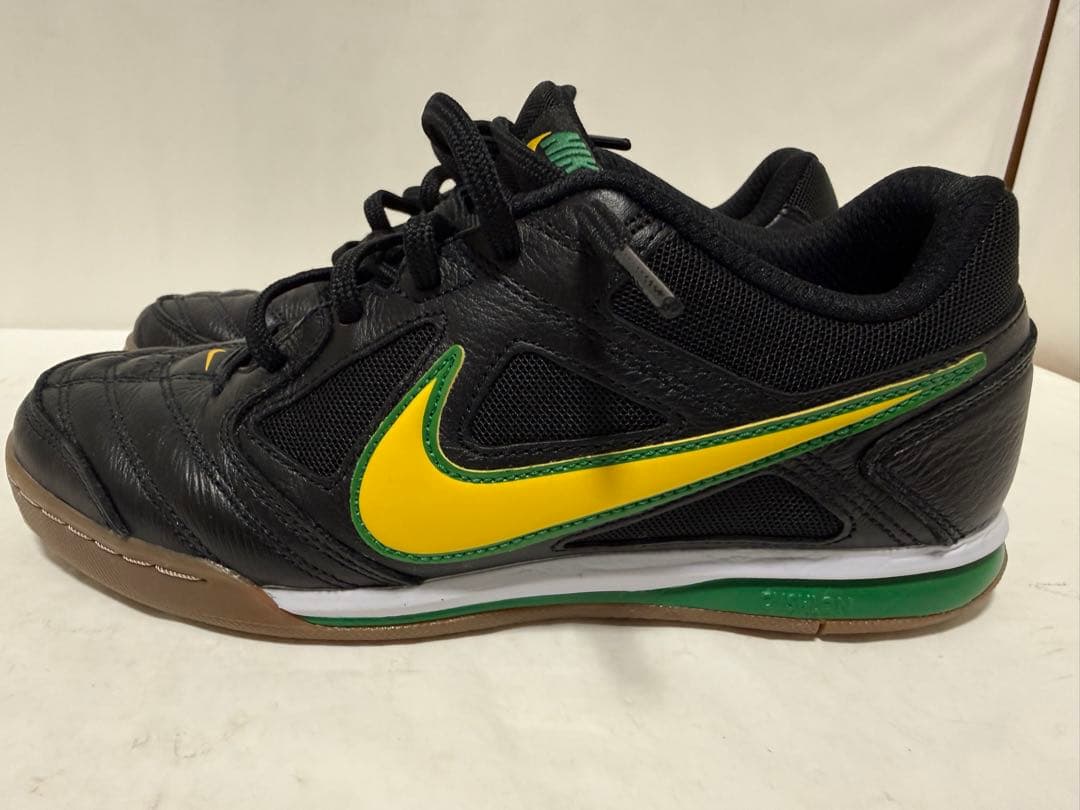美品 Nike NIKE GATO フットサルシューズ 25cm