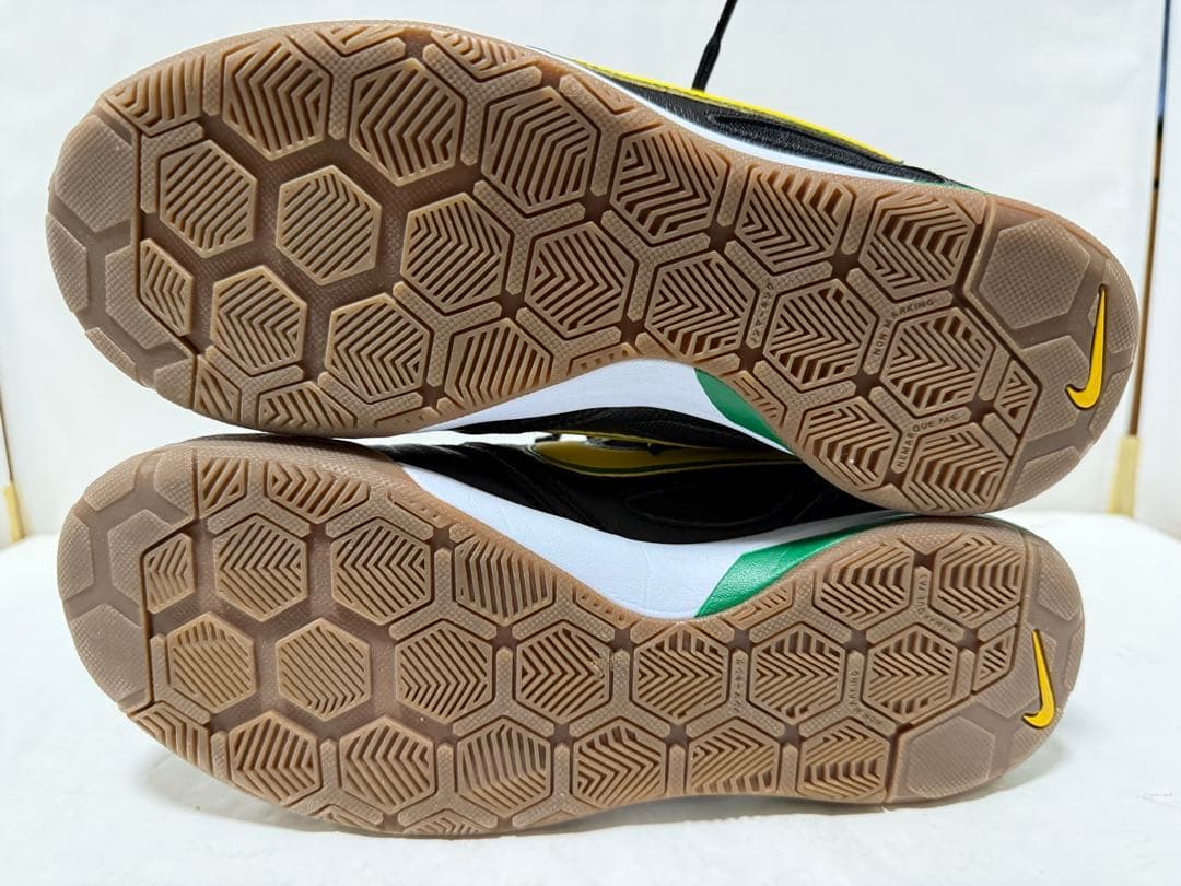 美品 Nike NIKE GATO フットサルシューズ 25cm