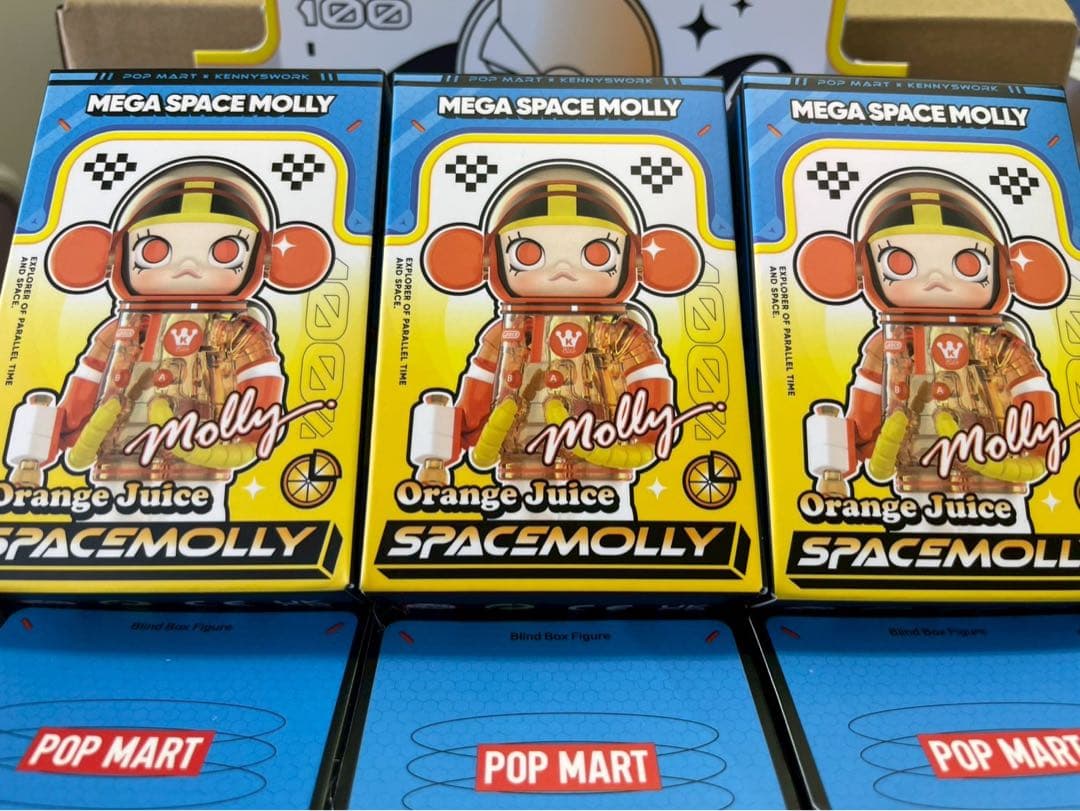 新品未開封　正規品Pop Mart Mega Molly ３個　シリーズ4
