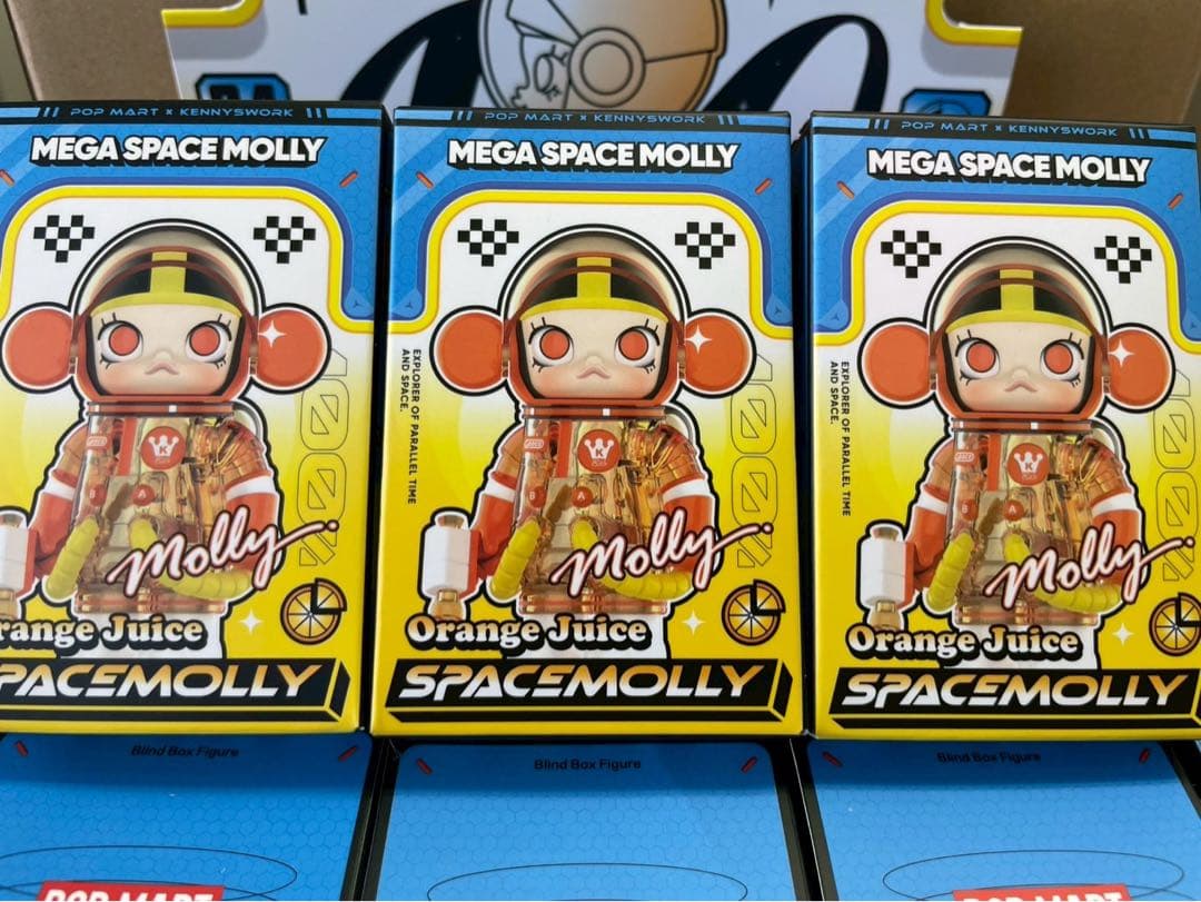 新品未開封　正規品Pop Mart Mega Molly ３個　シリーズ4