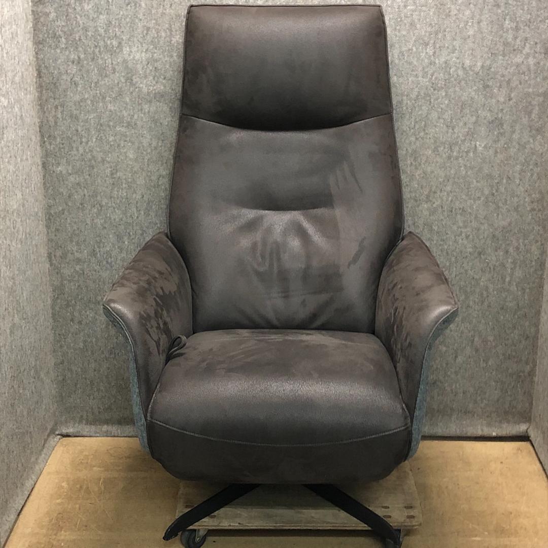 超美品　リクライニングチェア　フットレスト連動　コンパクトサイズ