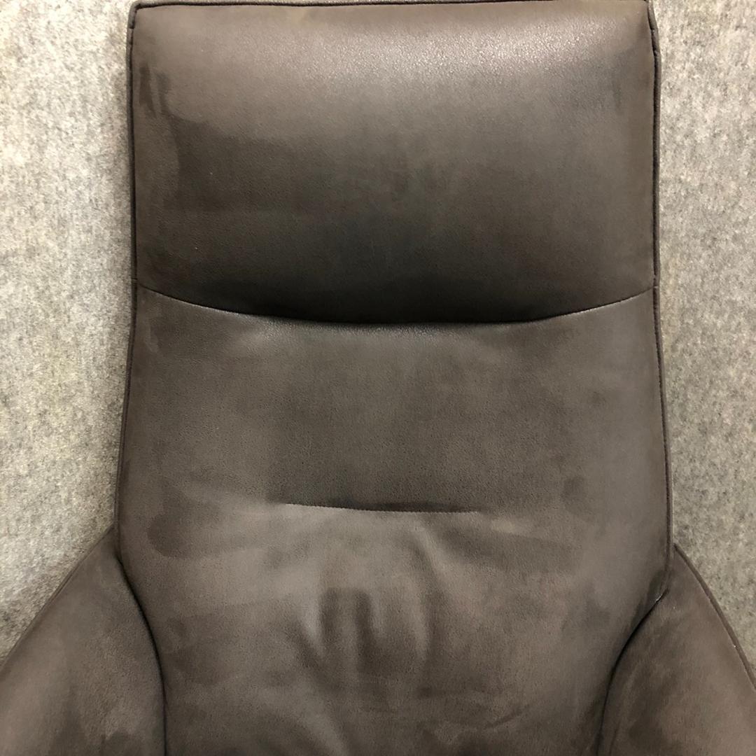 超美品　リクライニングチェア　フットレスト連動　コンパクトサイズ