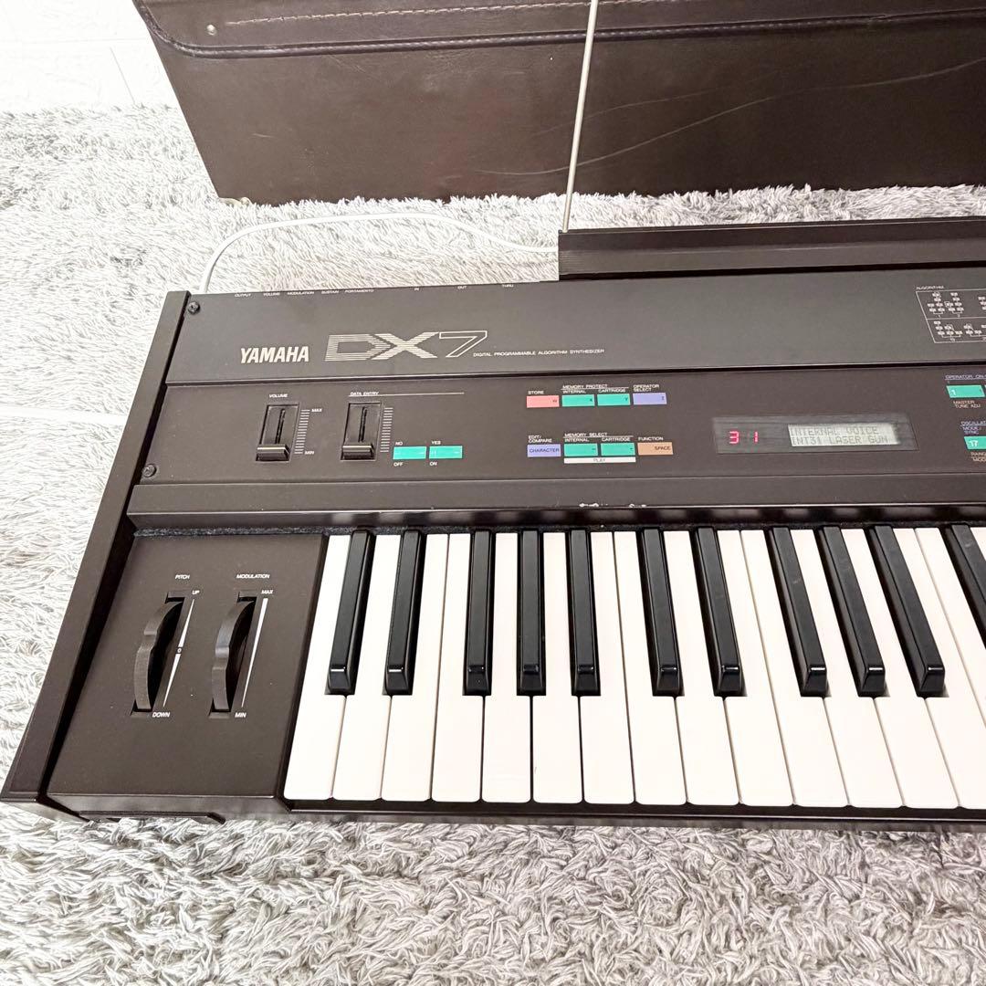 廃盤 ヤマハ シンセサイザー DX7 ハードケース付き 61鍵盤 32音色 美品