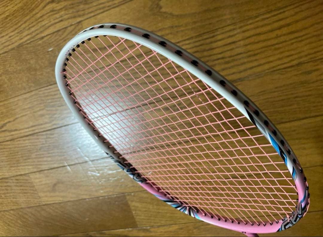 ヨネックス YONEX バドミントンラケット　ピンク