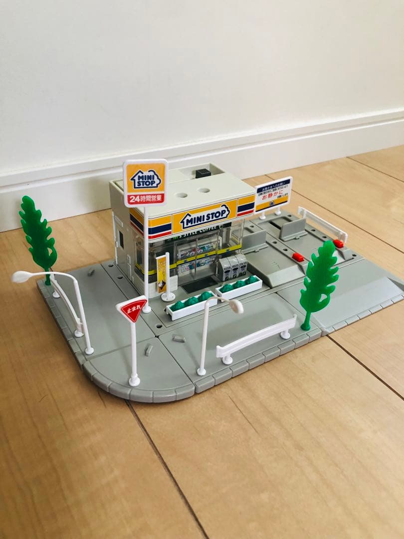 【お値下げしました】トミカ　パーキング・高速道路・ビルドシティ等色々セット