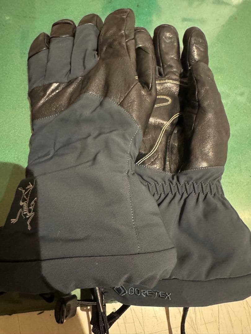 Arc'teryx GORE-TEX グローブ ダークグレー