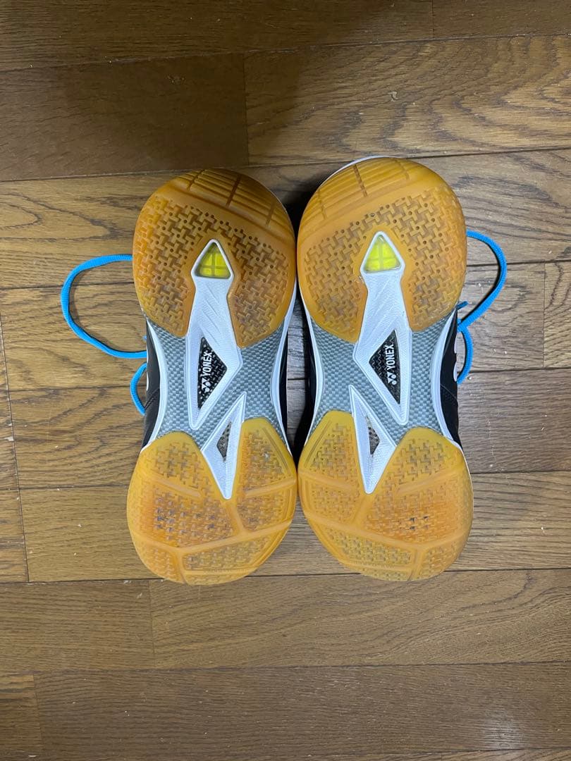 ヨネックスバドミントンシューズ パワークッション65Z