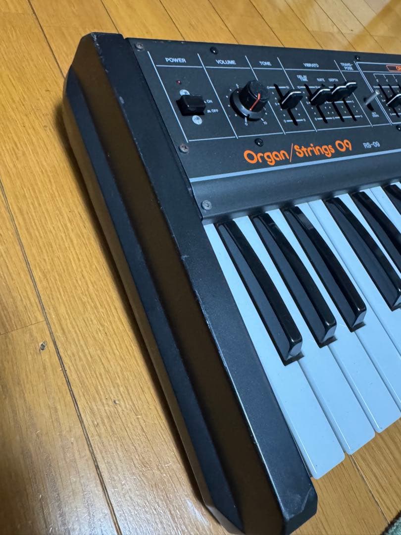 Roland RS-09 シンセサイザー
