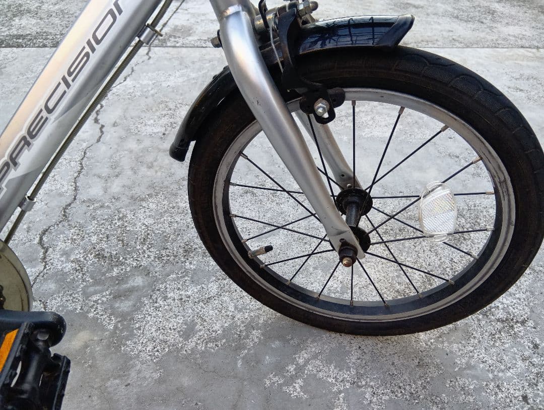 子供用自転車　プレシジョンアイ　16インチ　シルバー