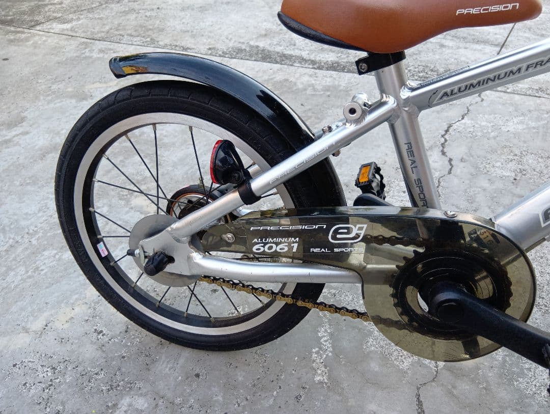 子供用自転車　プレシジョンアイ　16インチ　シルバー