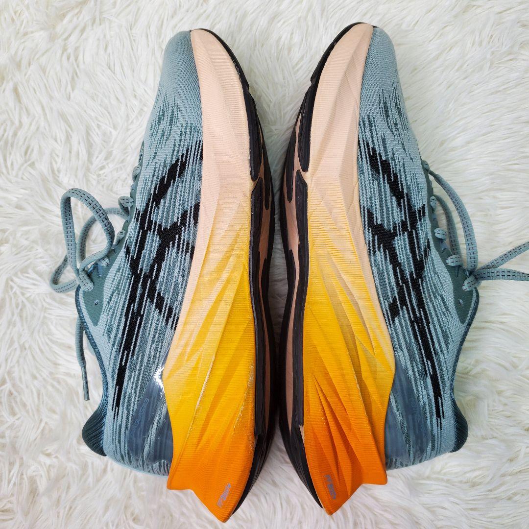 【美品】asics アシックス　ノヴァブラスト3 メンズ　26.0cm