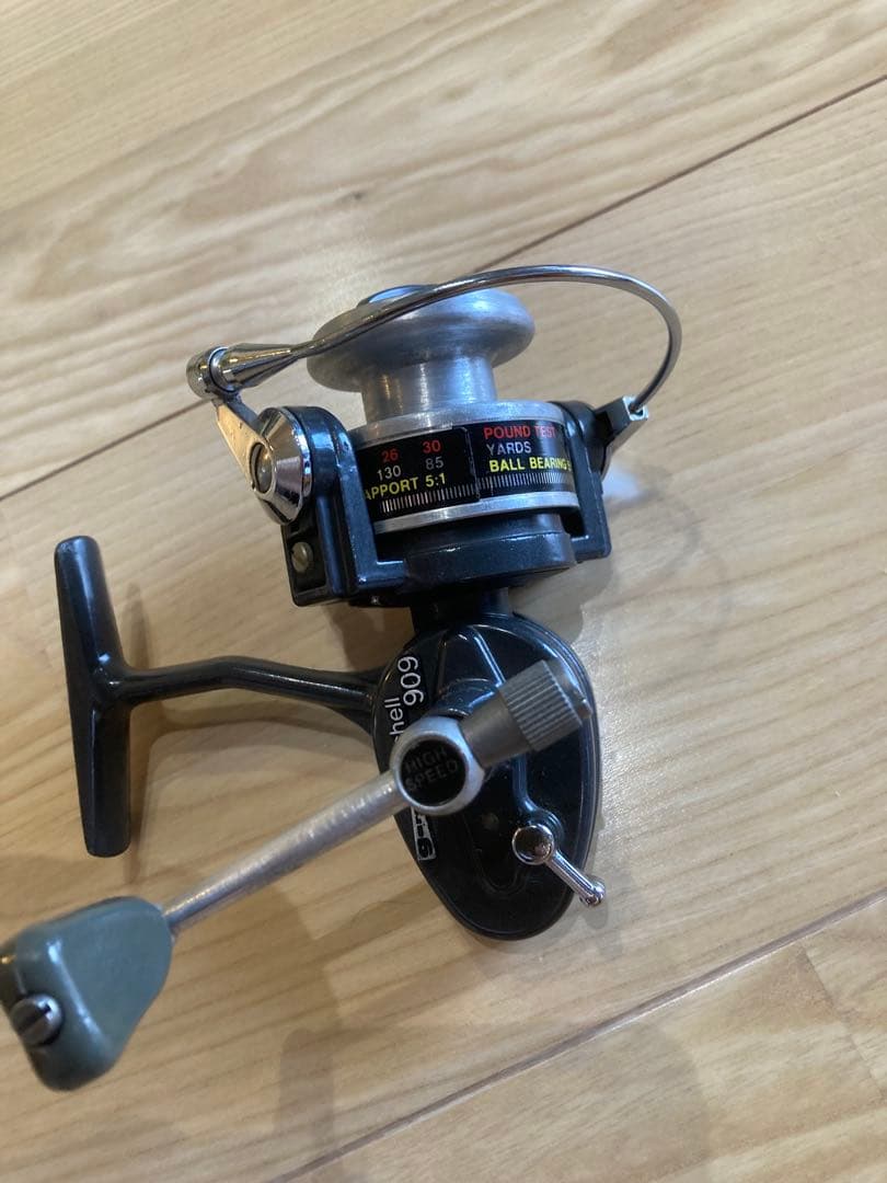 Mitchell 909 ビンテージスピニングリール
