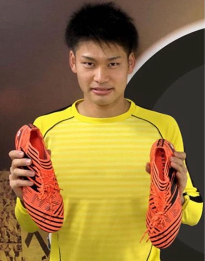 中村航輔選手　サイン入りスパイク
