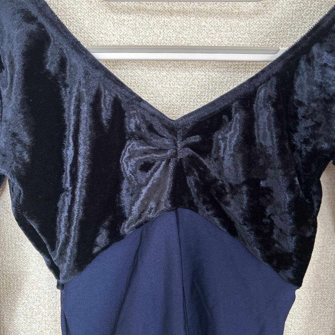 WEAR MOI 紺色レオタード 長袖 Vネック