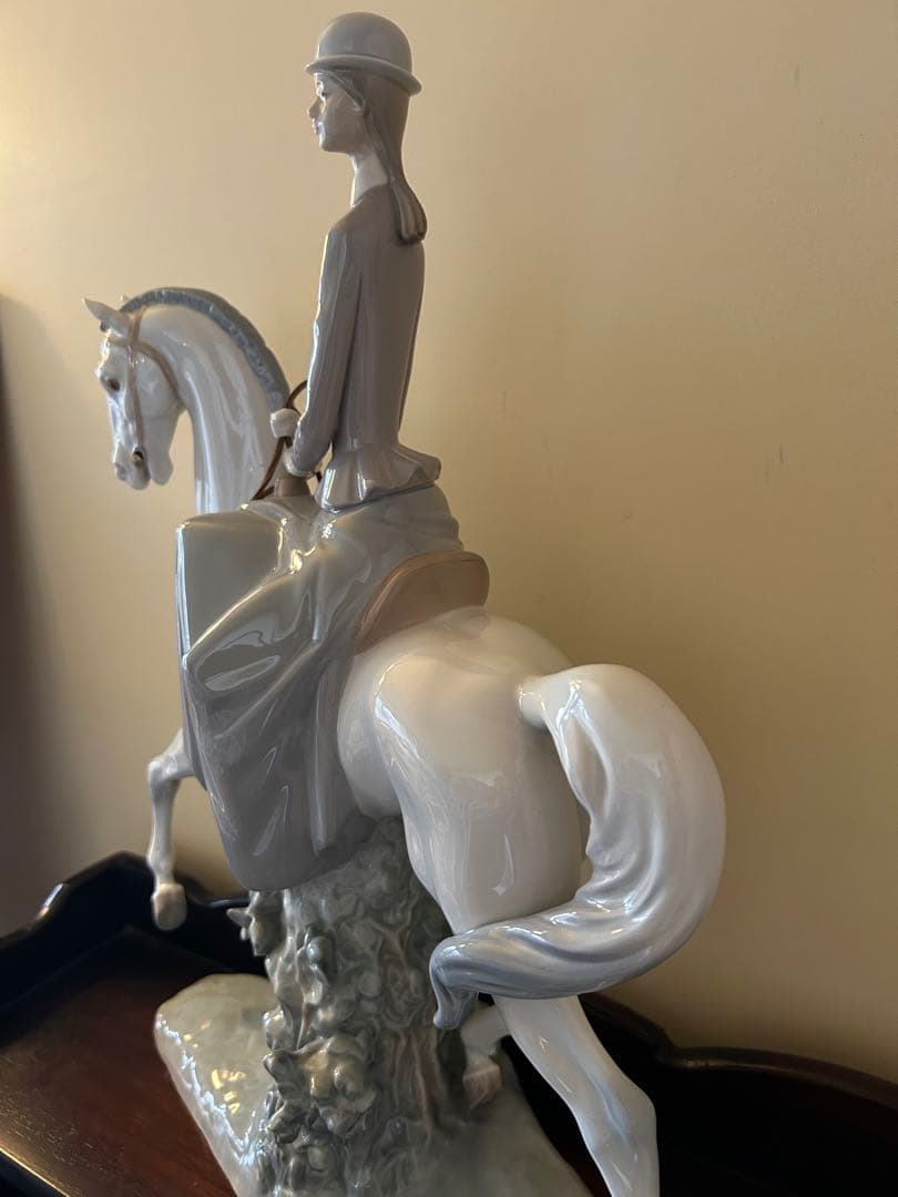 リヤドロ　LLADRO 白い馬の少女　陶器置物 リヤドロ馬　美術品　フィギュリン