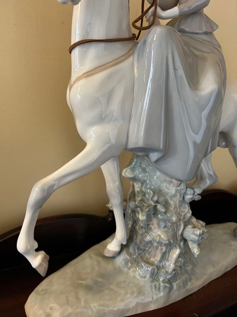 リヤドロ　LLADRO 白い馬の少女　陶器置物 リヤドロ馬　美術品　フィギュリン