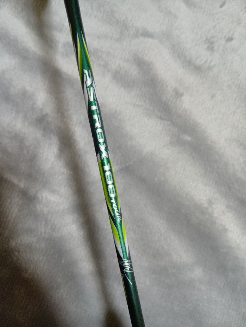 YONEX Astrox 100 Tour バドミントンラケット　4UG6