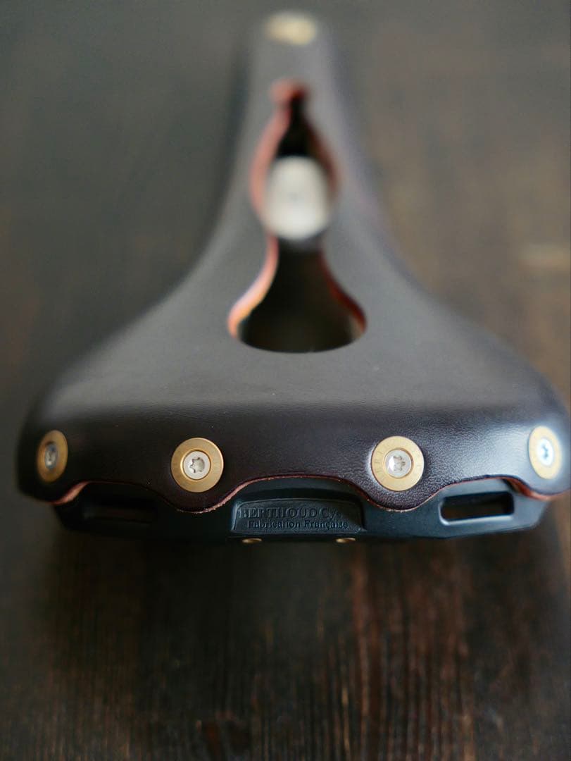 BERTHOUD aspin open leather saddle 工具付き