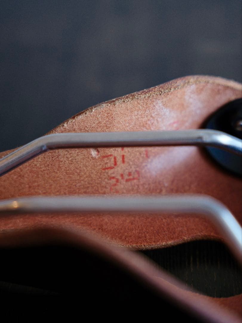 BERTHOUD aspin open leather saddle 工具付き