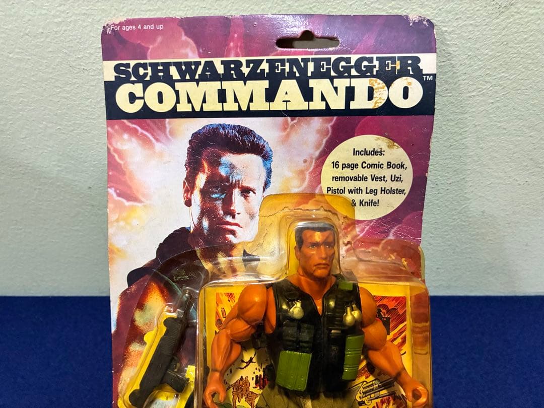 コマンドー シュワルツェネッガー アクションフィギュア コミック付き 1985年