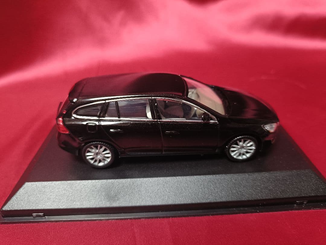 ボルボ ｖ60 ミニカー　VOLVO　MOTOR ART