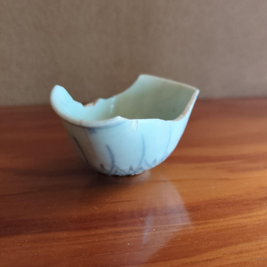 青色 波形の縁取り 陶器 小皿　初期伊万里の陶片骨董品