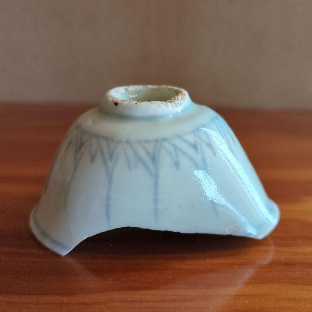 青色 波形の縁取り 陶器 小皿　初期伊万里の陶片骨董品