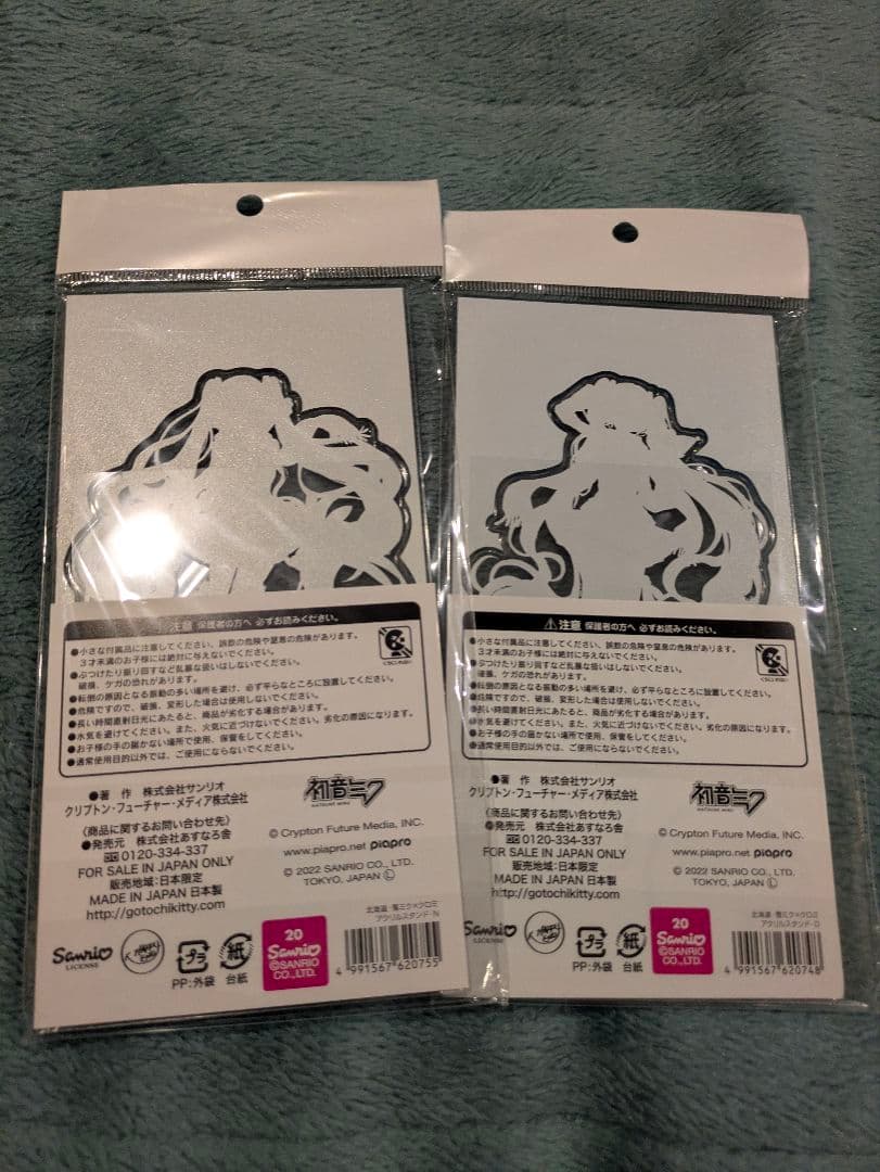 MIKU クロミコラボのアクリルスタンド 昼夜セット　雪ミク