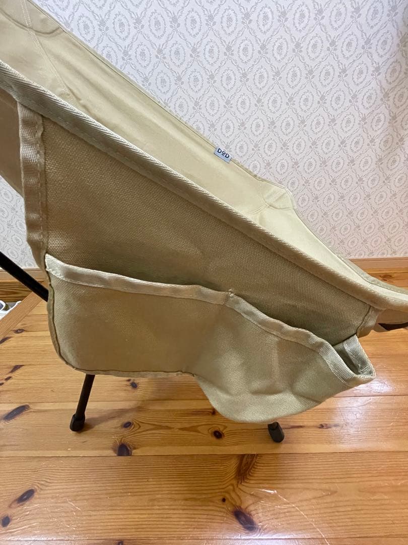 DODスゴイッス ベージュ アウトドアチェア 66cm x 94cm