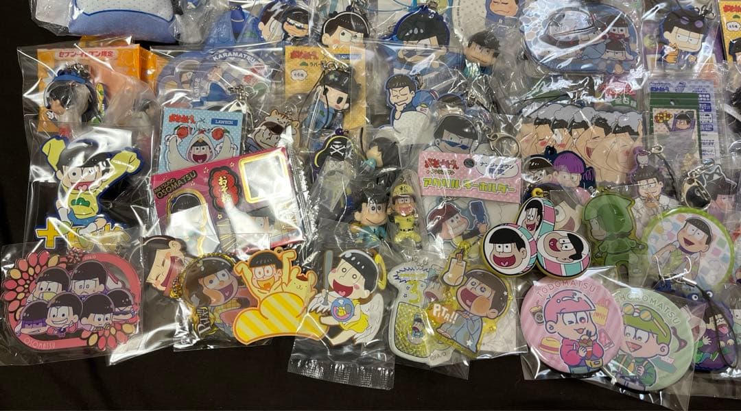 おそ松さん まとめ売り キーホルダー 缶バッジ タペストリー