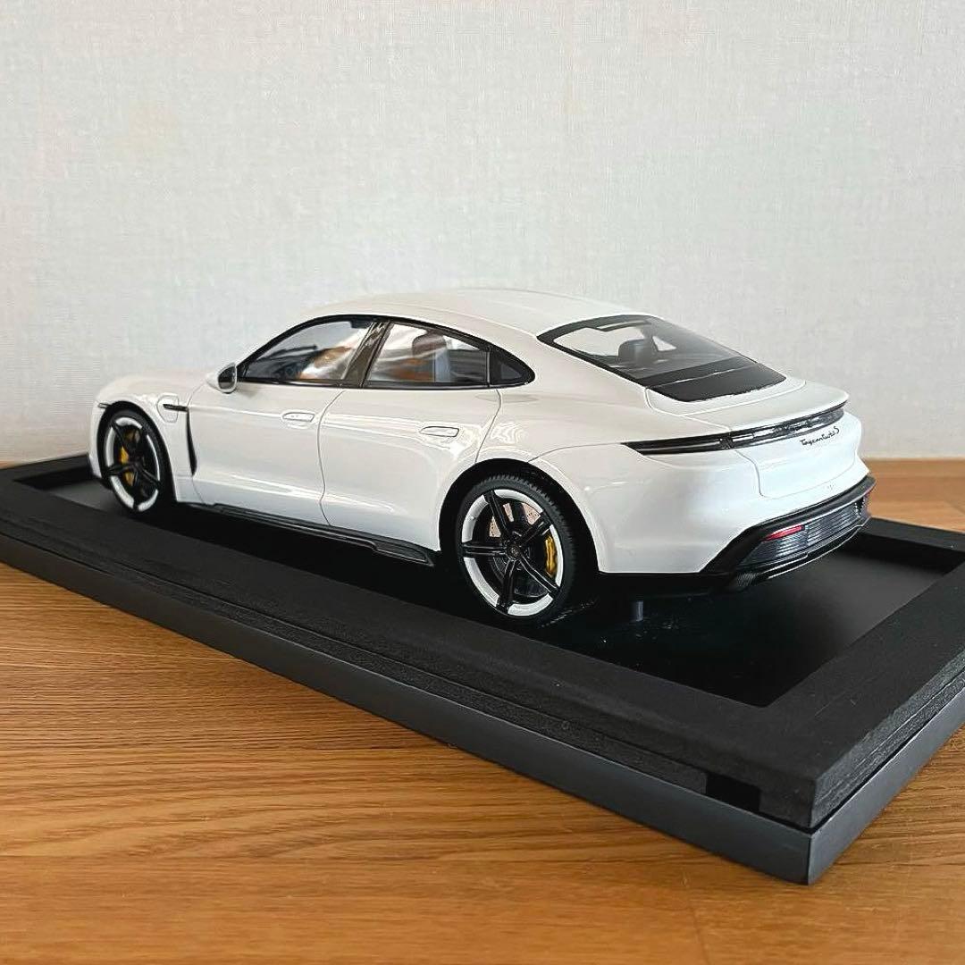 【ミニカー 美品】1/18 ミニチャンプス ポルシェ タイカン ターボ S