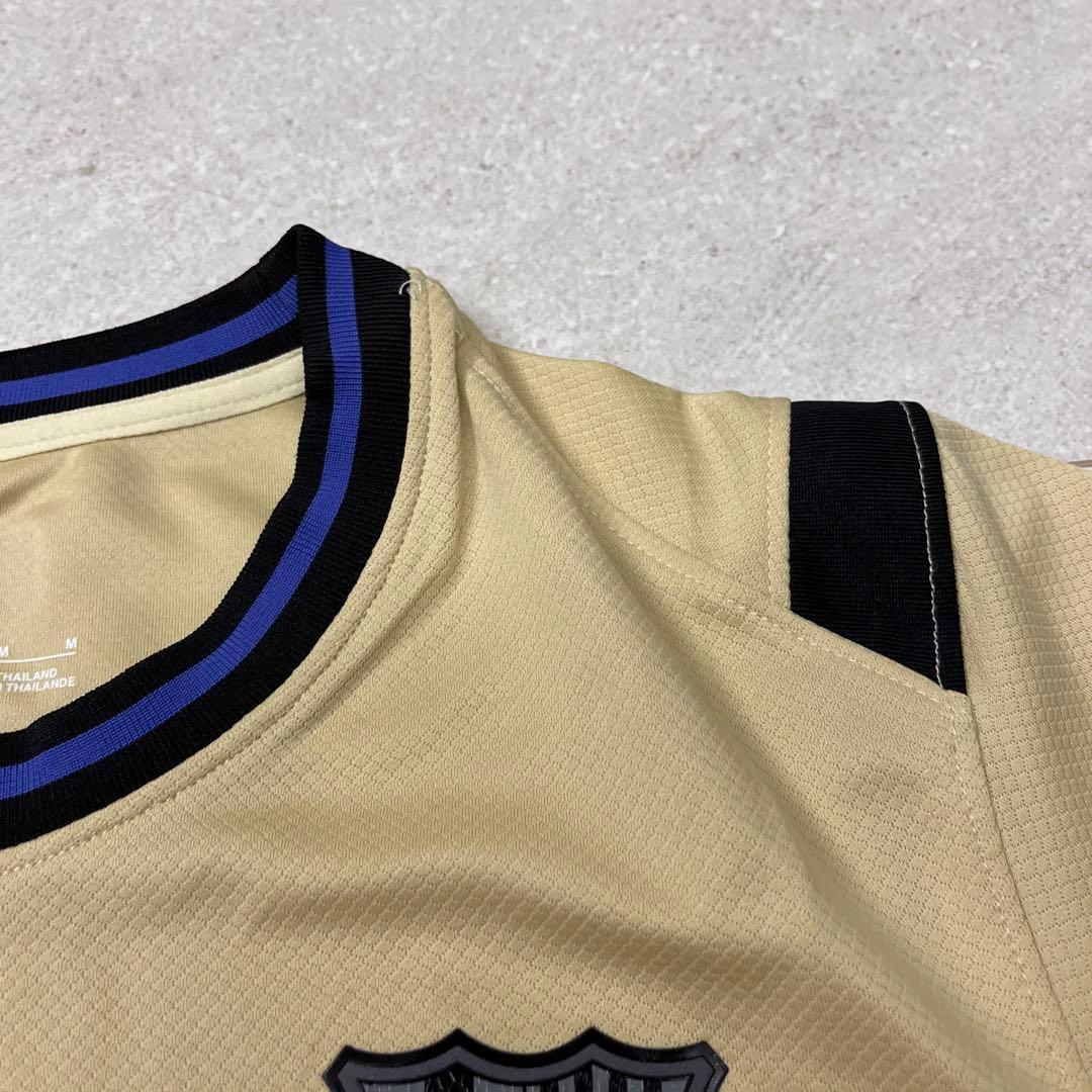 美品　FC Barcelona Nike シャツ Mサイズ ベージュ